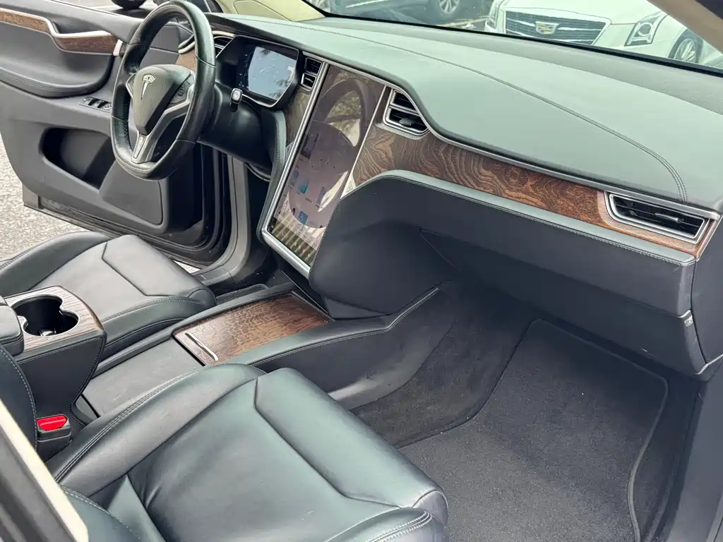 Tesla Model X 2019 — фото 11