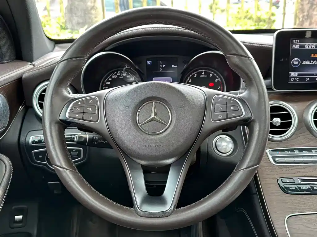 Mercedes-Benz GLC 2016 — фото 16