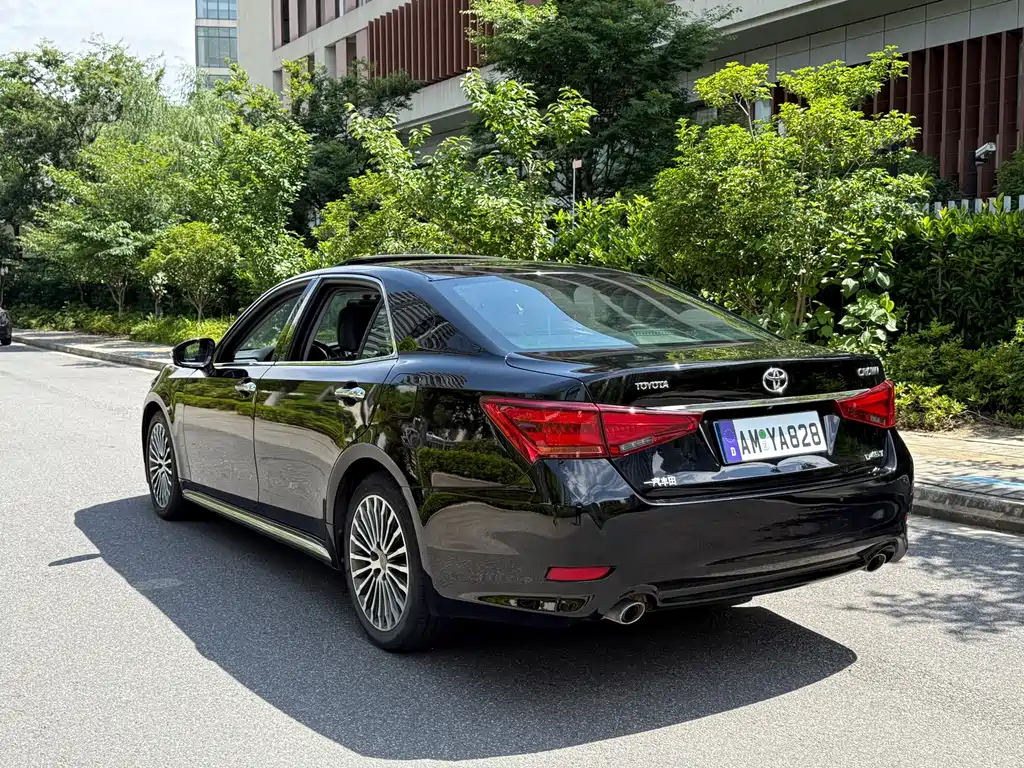 Toyota Crown 2018 — фото 4