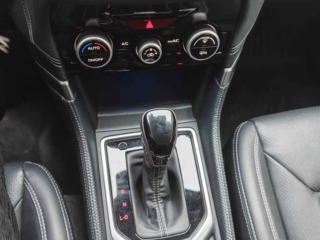 Subaru Forester 2023 — фото 14