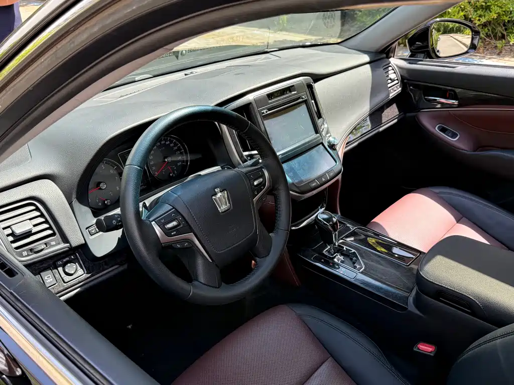 Toyota Crown 2018 — фото 17