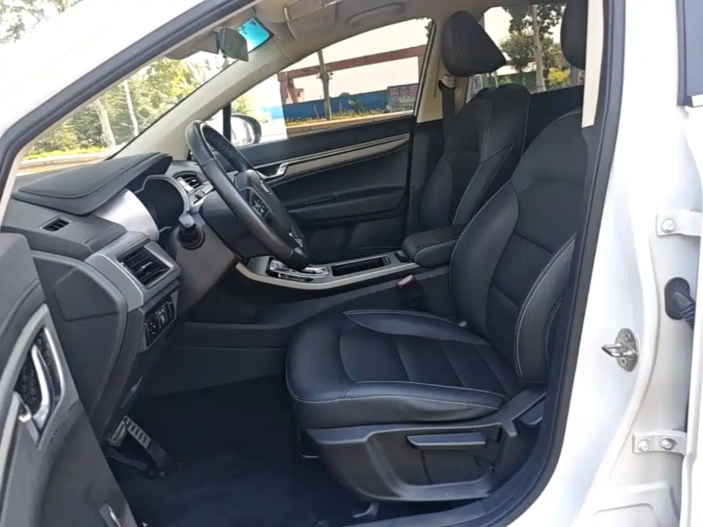 Geely Emgrand GS 2019 — фото 15