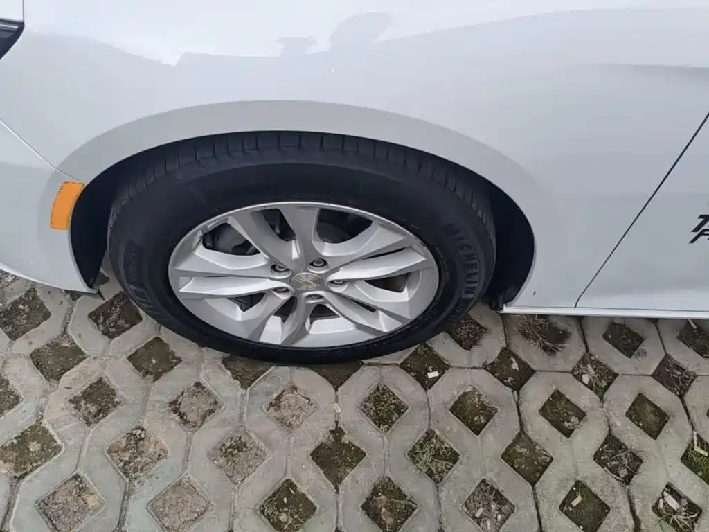 Chevrolet Malibu XL 2017 — фото 23