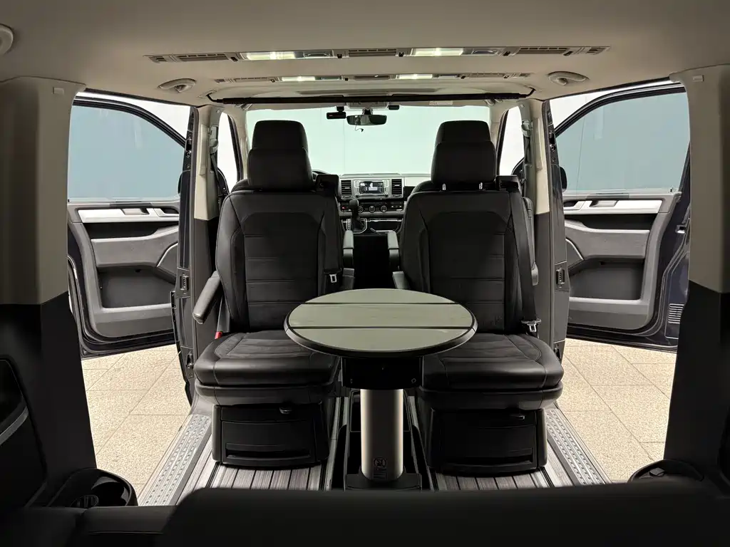 Volkswagen Multivan 2017 — фото 16