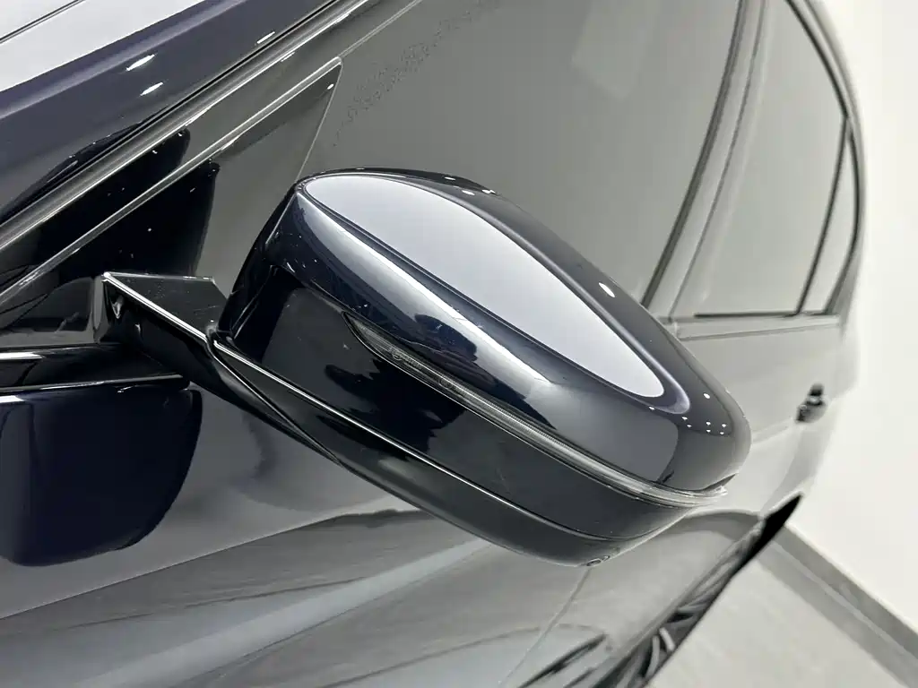 BMW 5 Series 2018 — фото 20