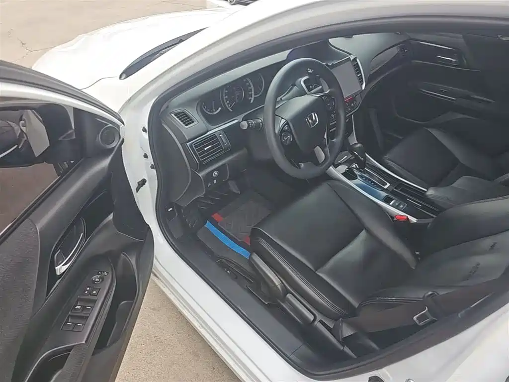 Honda Accord 2018 — фото 16