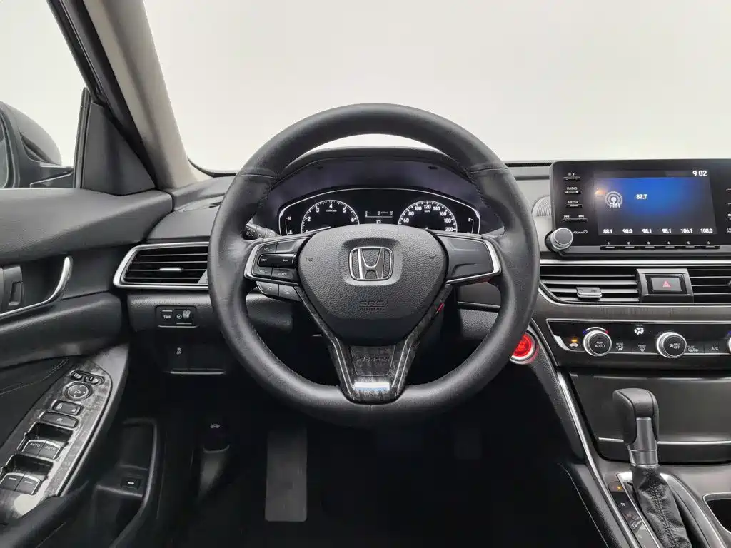 Honda Accord 2018 — фото 11