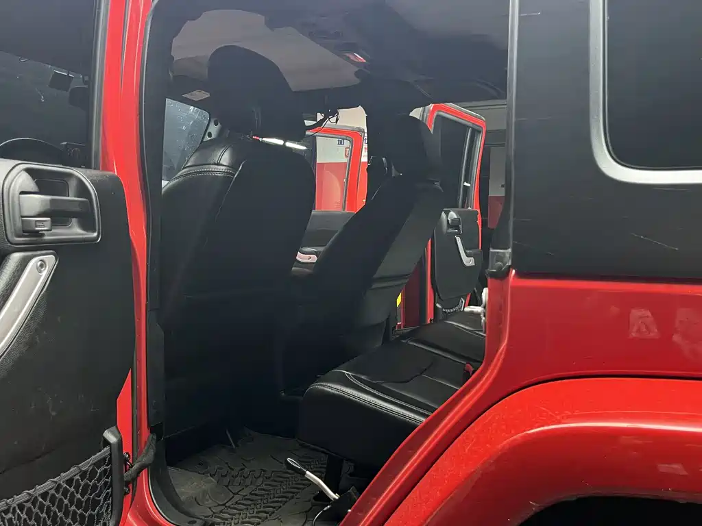 Jeep Wrangler 2018 — фото 16