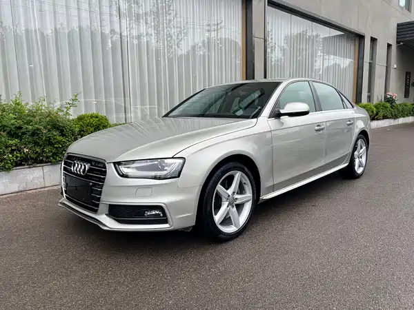 Audi A4L 2015