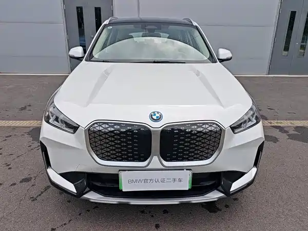 BMW iX1 2025