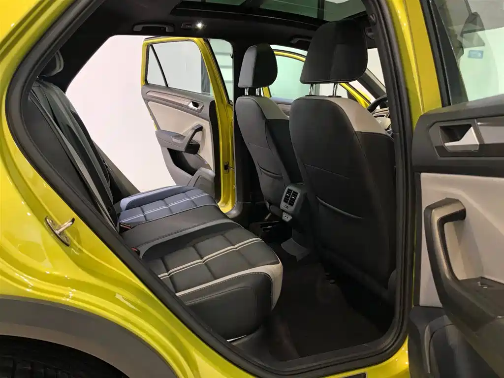Volkswagen T-Roc 2023 — фото 7
