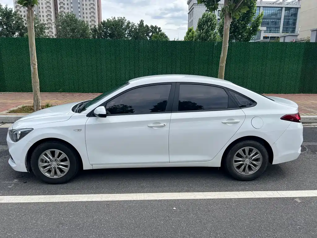 Hyundai Elantra 2018 — фото 8