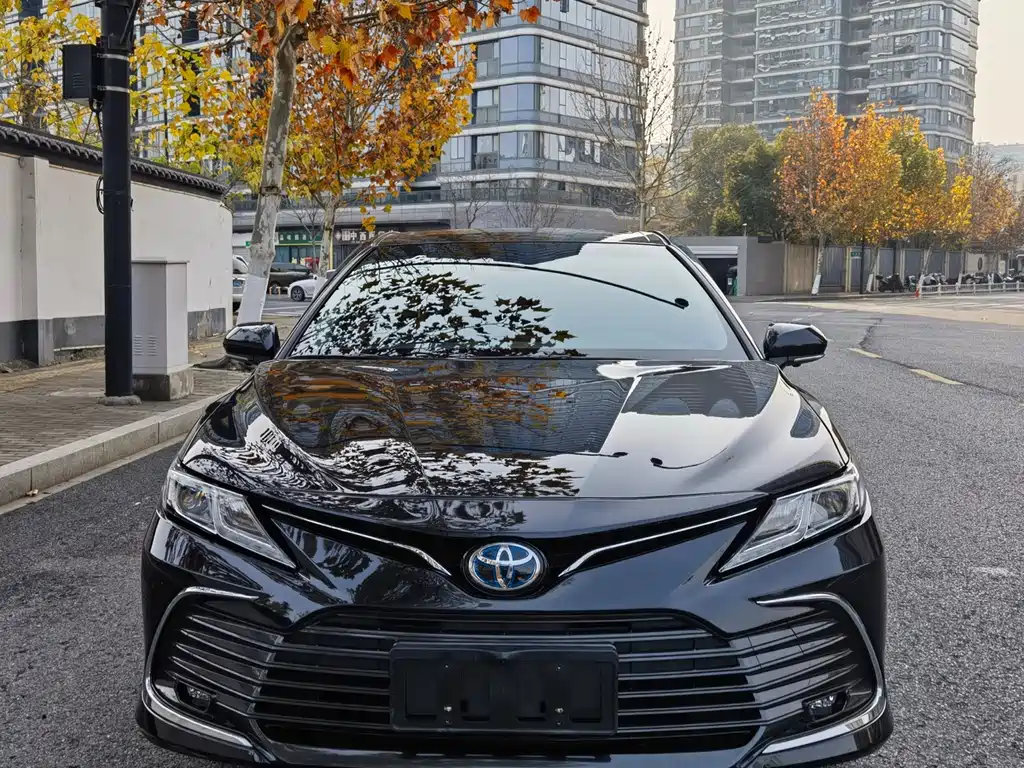 Toyota Camry 2023 — фото 4
