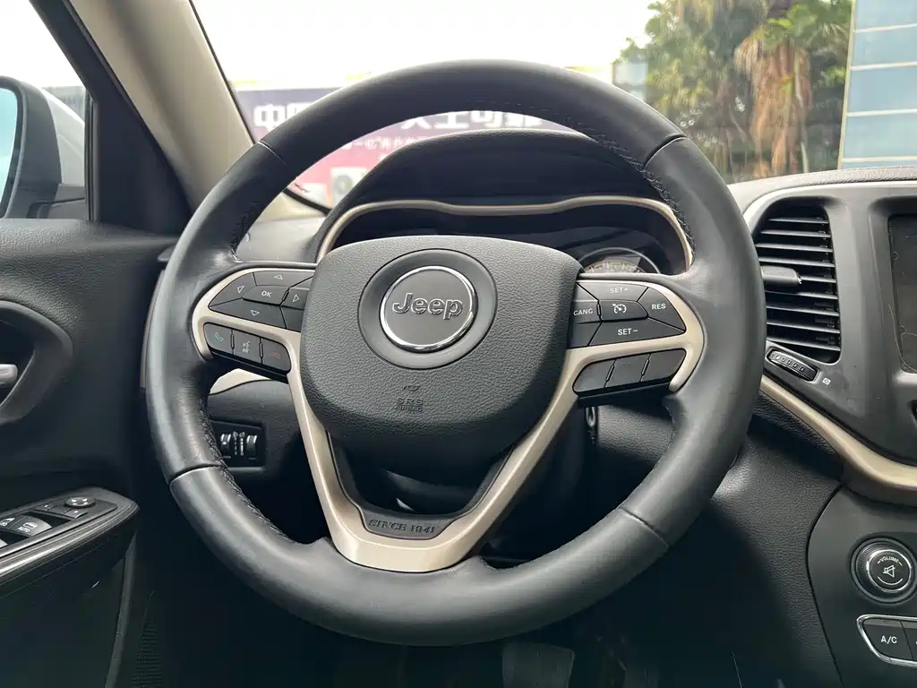 Jeep Cherokee 2019 — фото 14