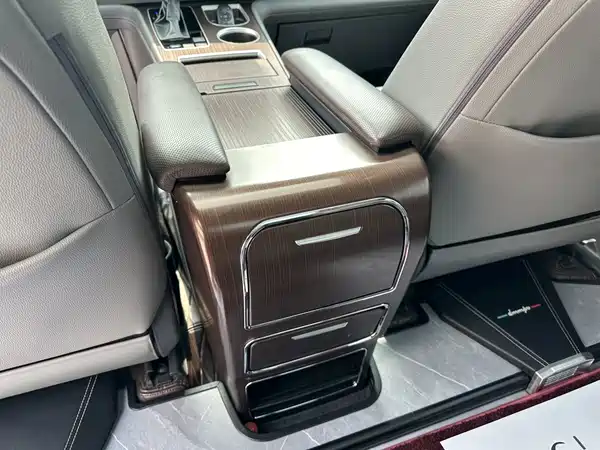 Toyota Granvia 2024