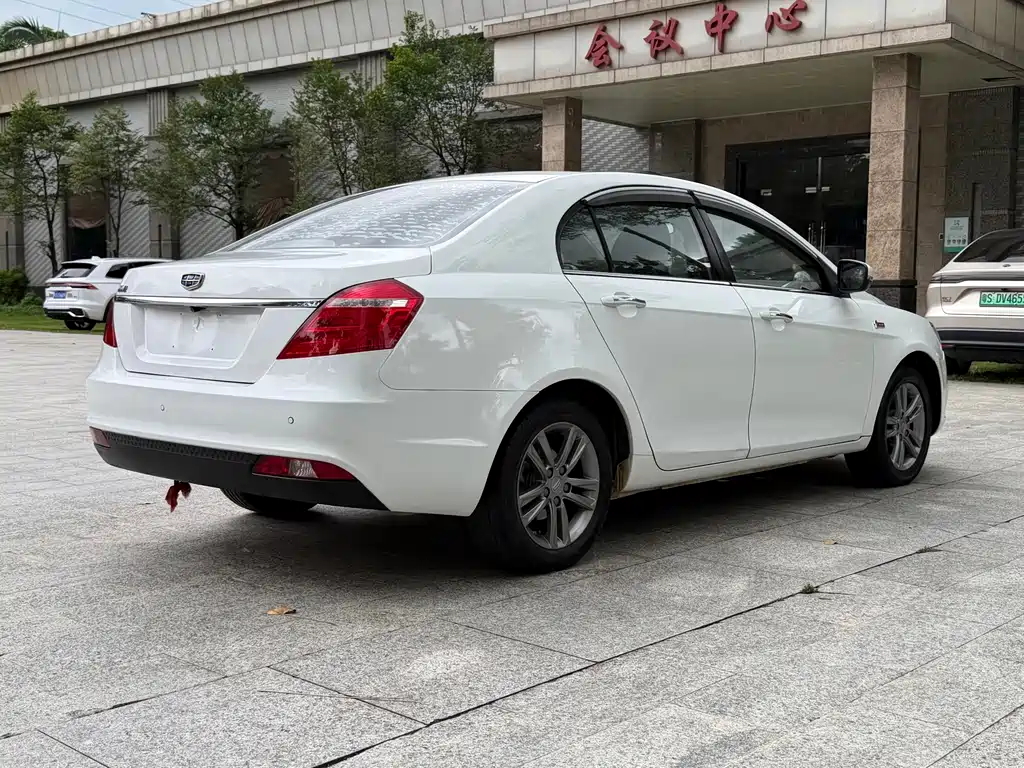 Geely Emgrand 2018 — фото 16
