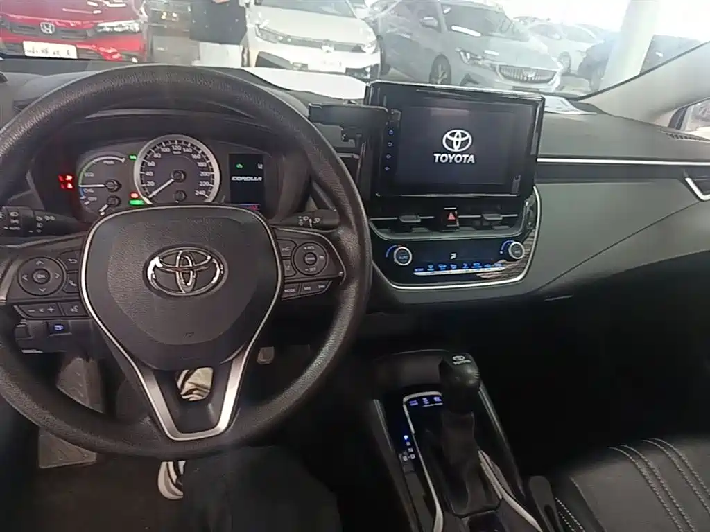 Toyota Corolla 2022 — фото 10