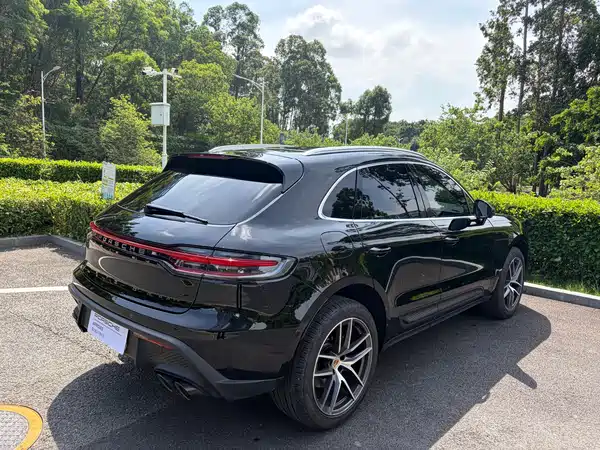 Porsche Macan 2025