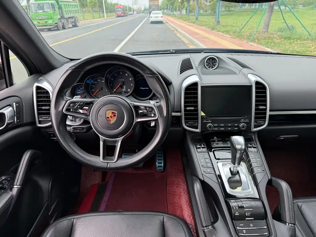 Porsche Cayenne 2018 — фото 11