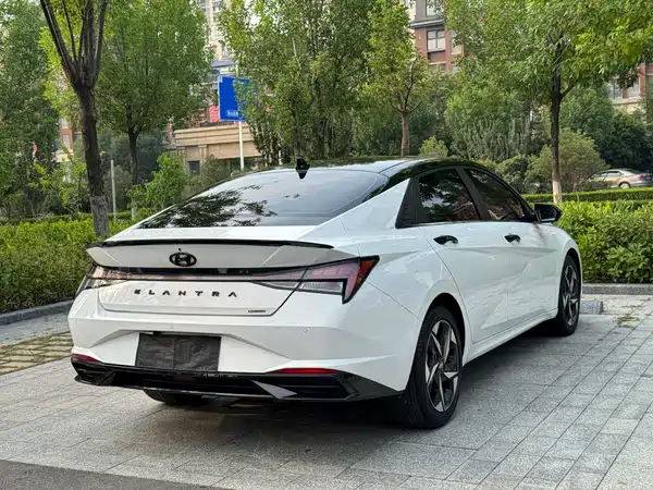 Hyundai Elantra 2022