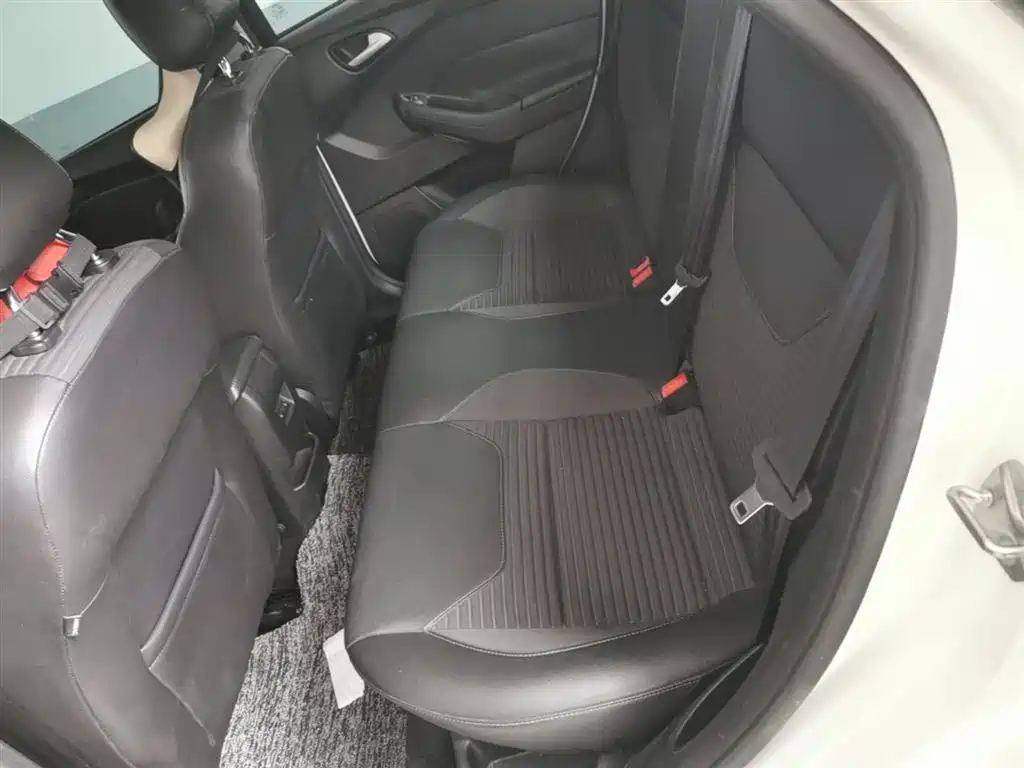 Ford Focus 2017 — фото 15