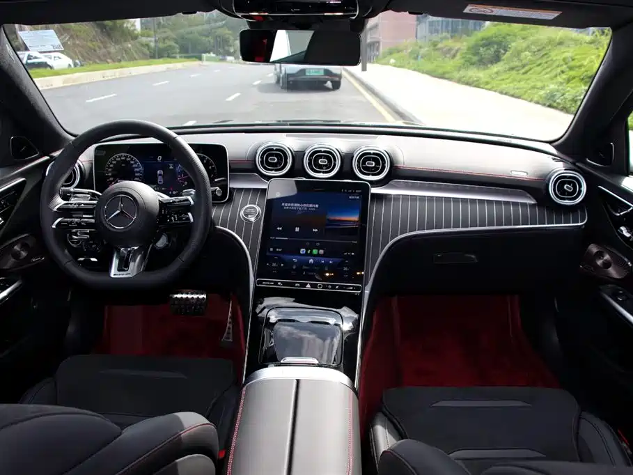 Mercedes-Benz C-Class AMG 2025 — фото 10