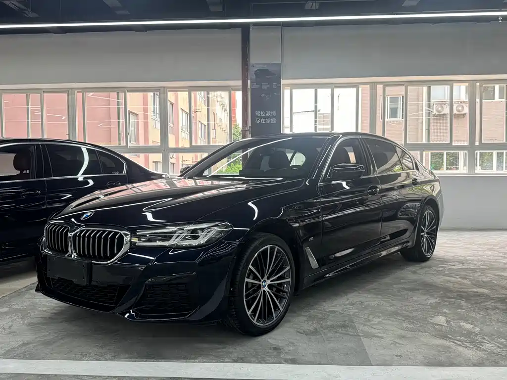 BMW 5 Series 2022 — фото 1