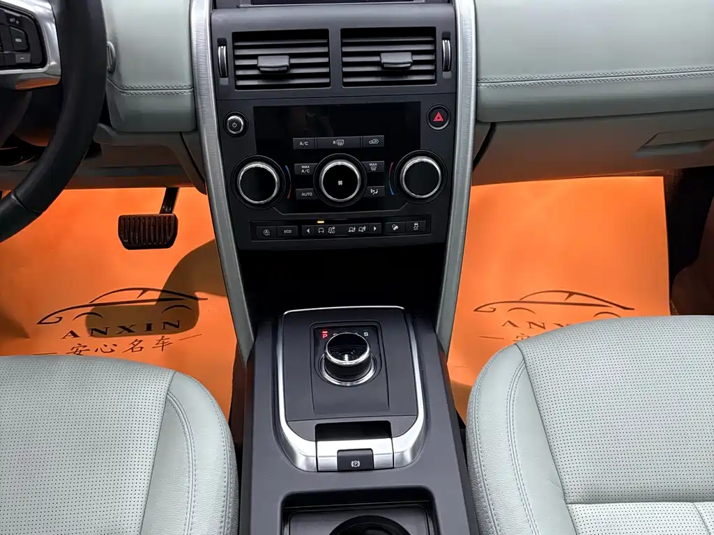 Land Rover Discovery Sport 2018 — фото 12
