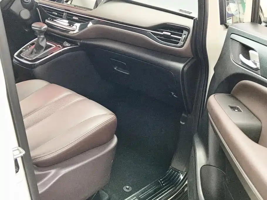 GAC Trumpchi M6 2020 — фото 8