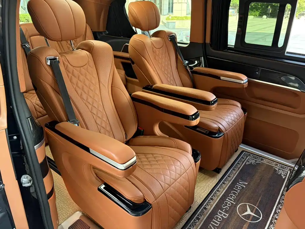 Mercedes-Benz V-Class 2023 — фото 15