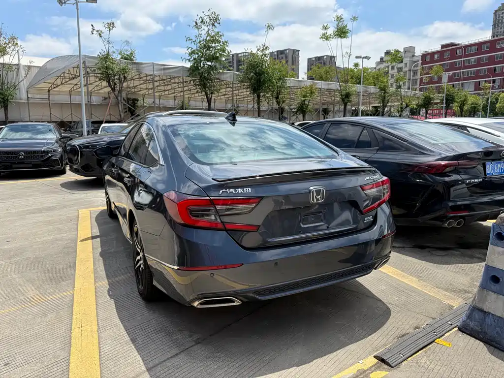 Honda Accord 2022 — фото 11