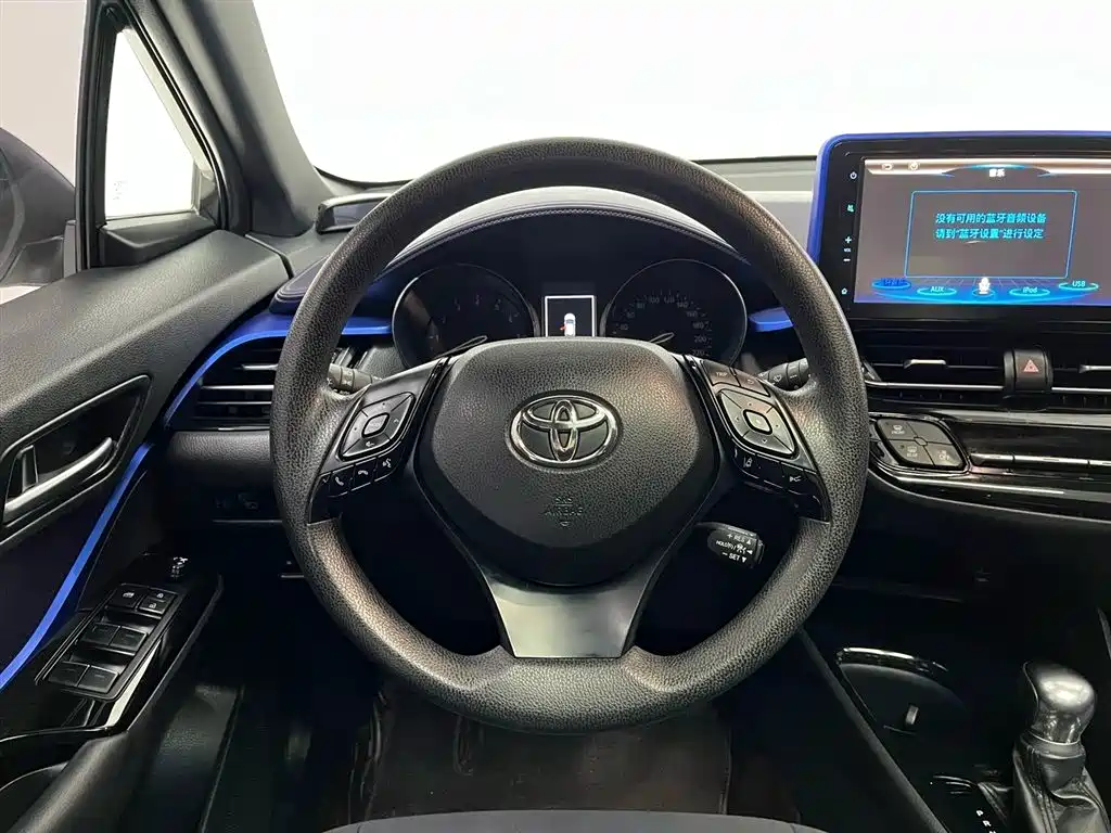Toyota C-HR 2019 — фото 8