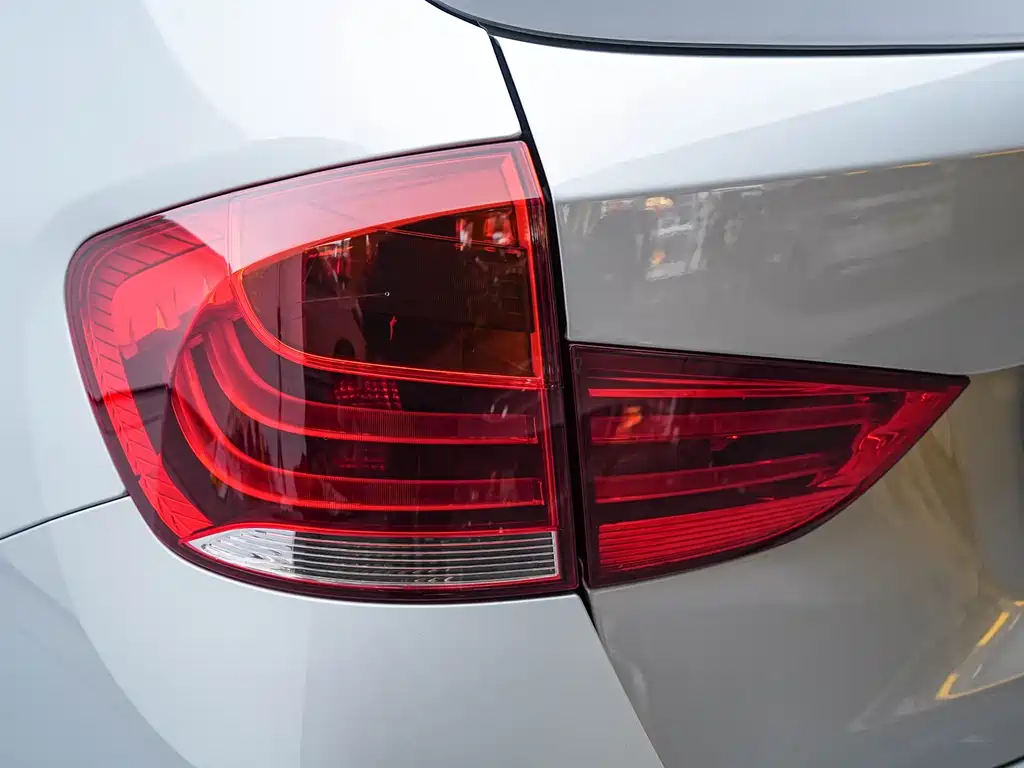BMW X1 2013 — фото 18