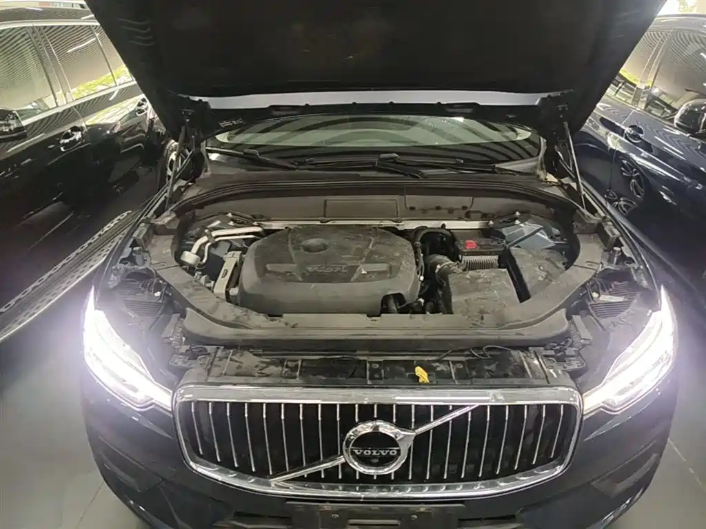 Volvo XC60 2018 — фото 16