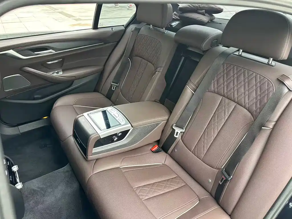 BMW 5 Series 2021 — фото 14