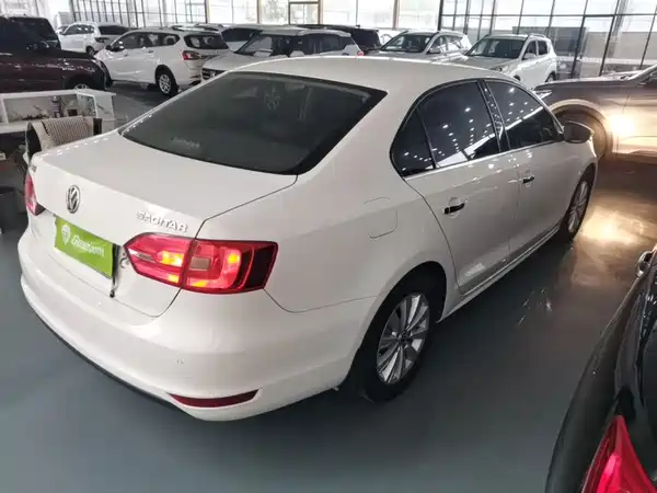 Volkswagen Sagitar 2014