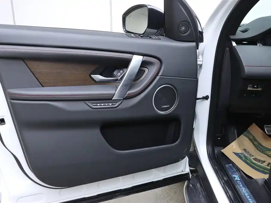 Land Rover Discovery Sport 2023 — фото 11