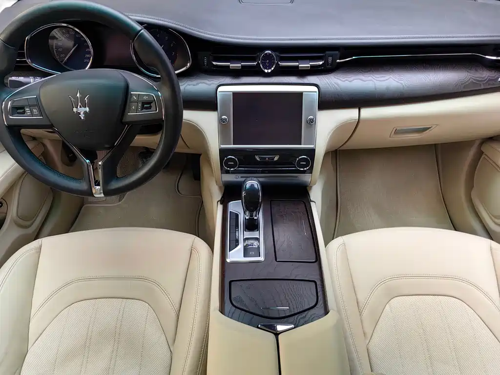 Maserati Quattroporte 2015 — фото 13