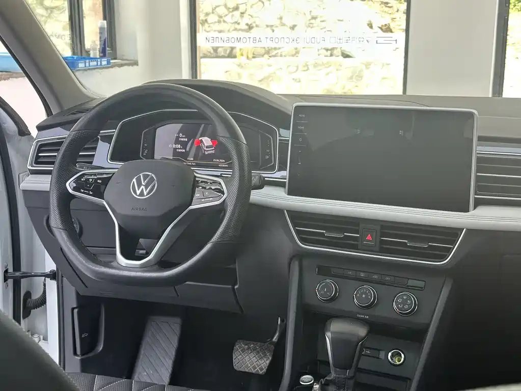 Volkswagen Tiguan L 2023 — фото 15
