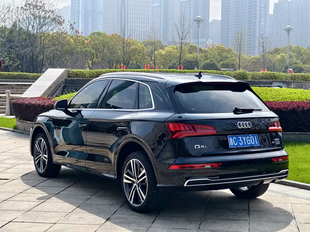 Audi Q5L 2020 — фото 22