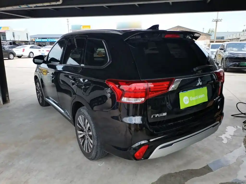 Mitsubishi Outlander 2021 — фото 5