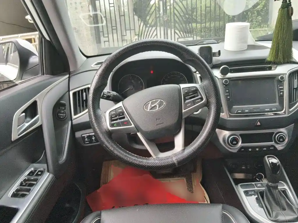 Hyundai ix25 2015 — фото 11