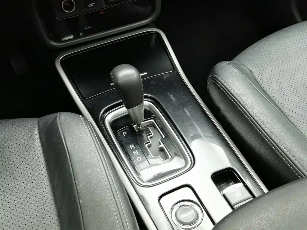 Mitsubishi Outlander 2018 — фото 13
