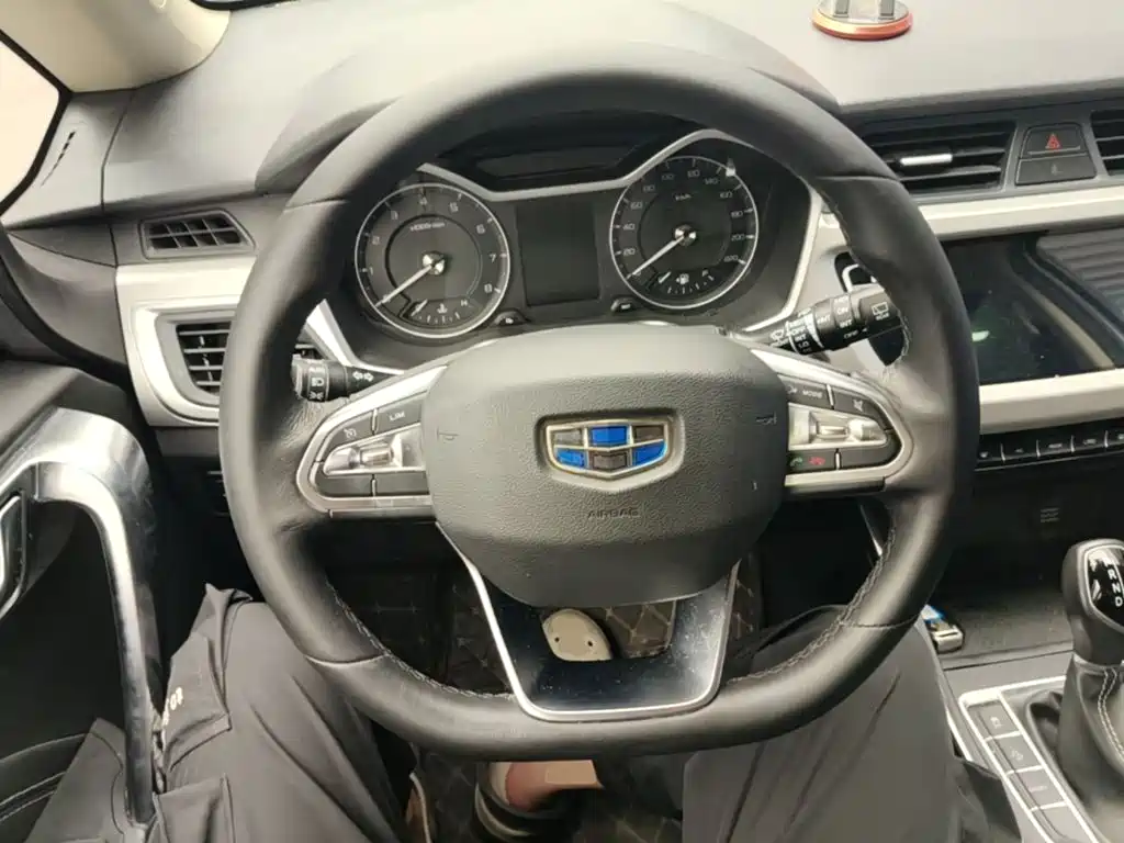 Geely Vision X3 2020 — фото 11