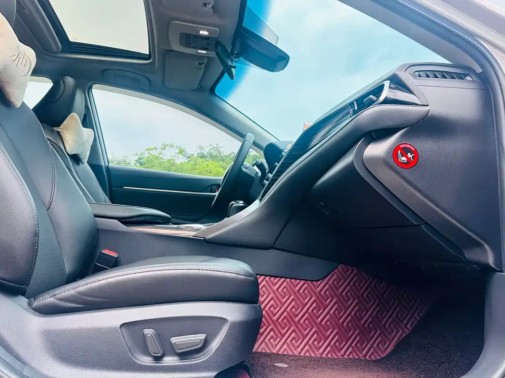Toyota Camry 2018 — фото 12