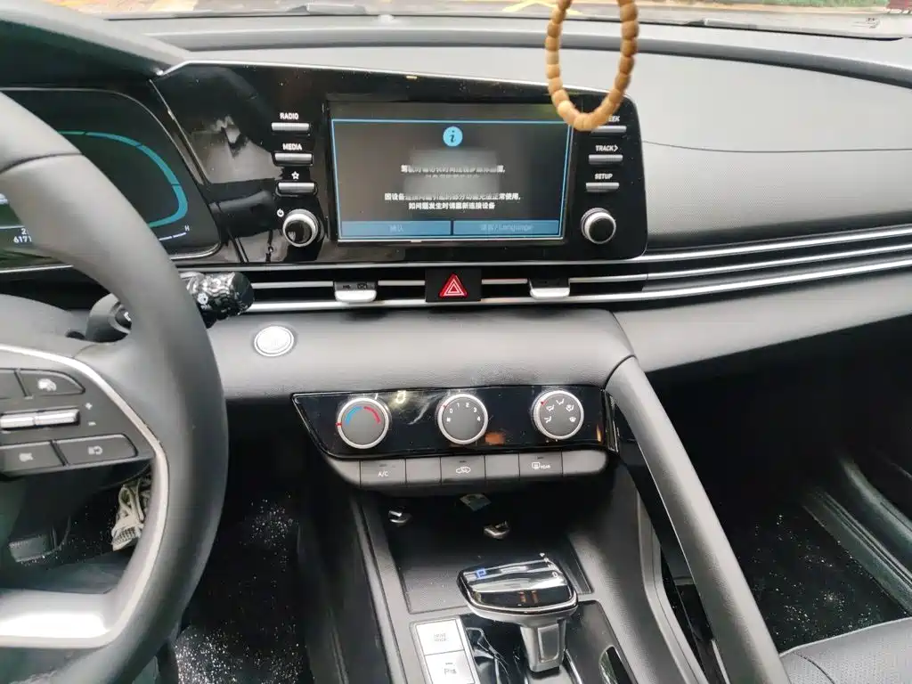 Hyundai Elantra 2024