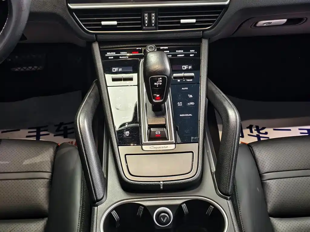 Porsche Cayenne 2019 — фото 12