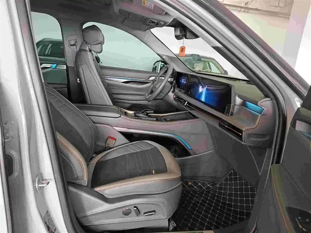 Ford Edge 2023 — фото 11