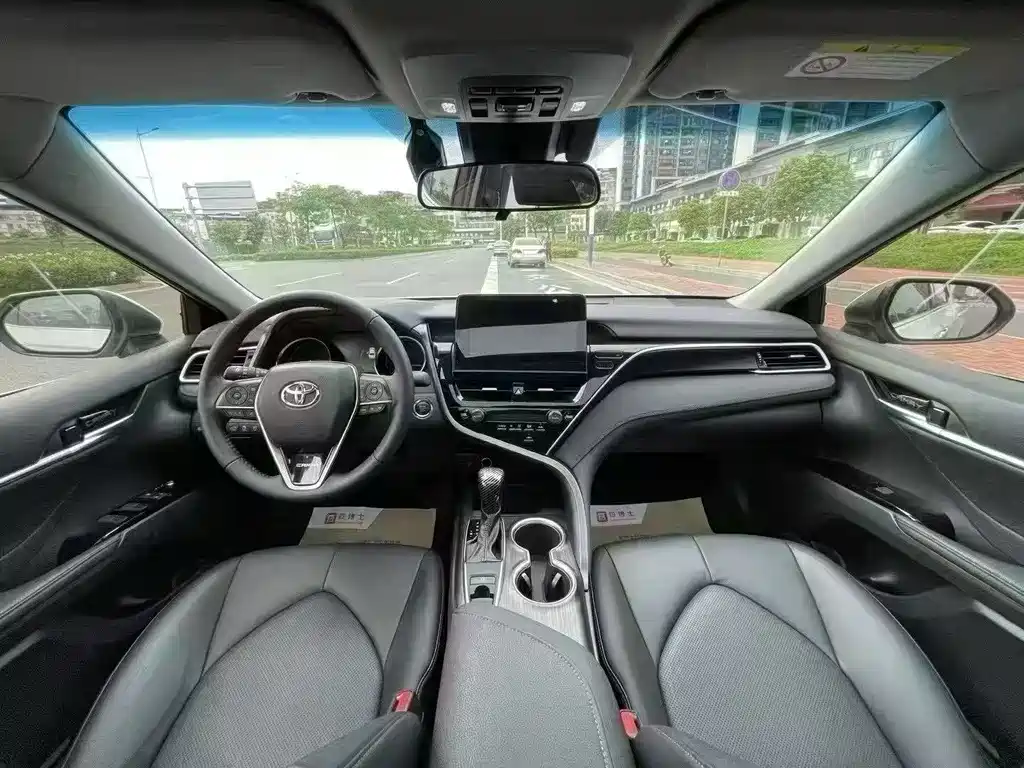 Toyota Camry 2022 — фото 4
