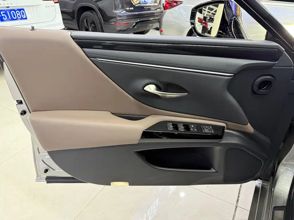 Lexus ES 2023 — фото 10